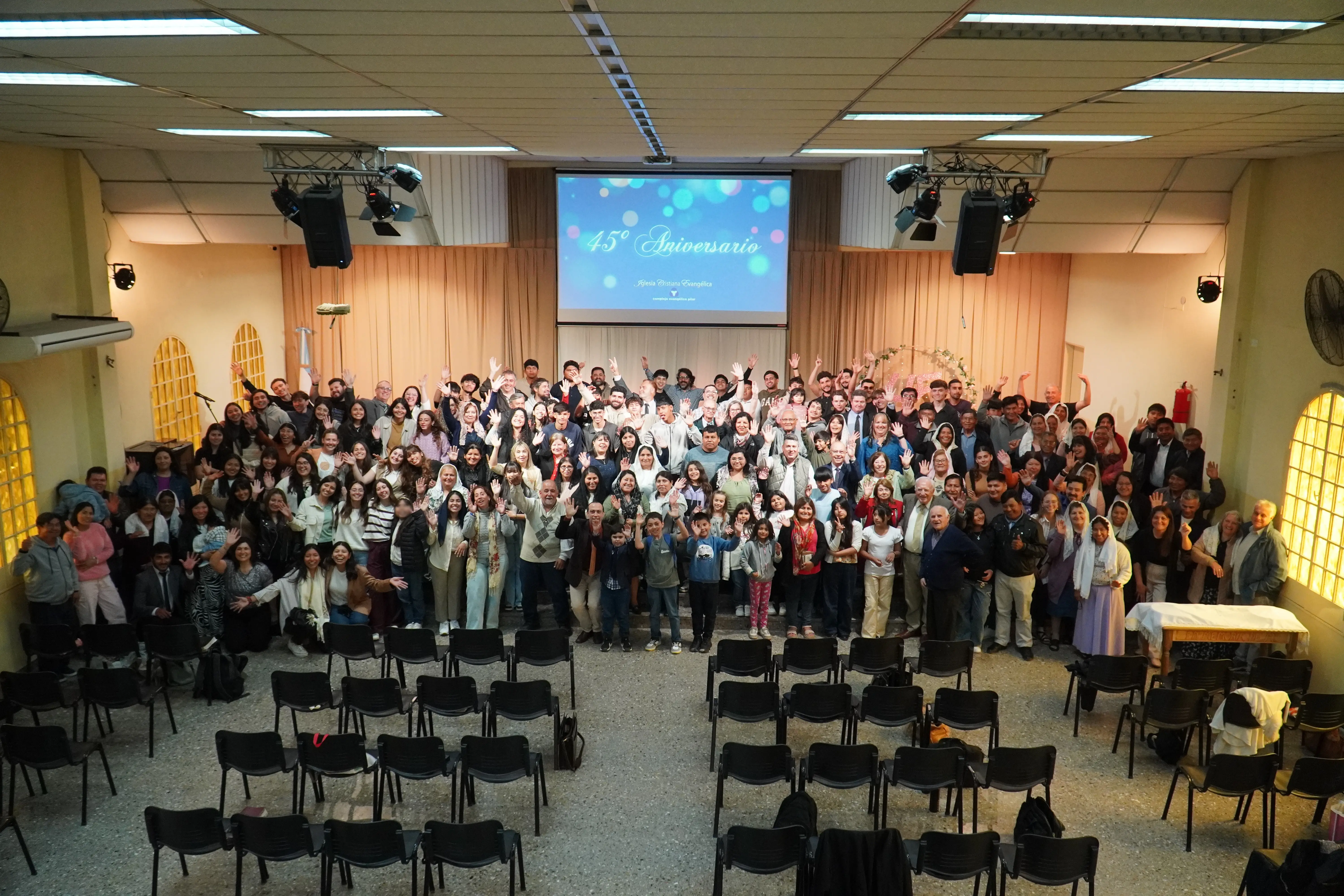Interior de la Iglesia Cristiana Evangélica en Pilar